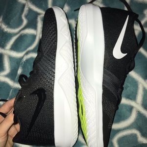 Basketball shoes